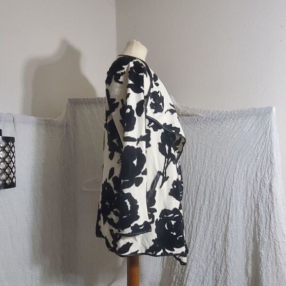 I.N.C. Black & White Floral Cardigan Size Medium - Picture 7 of 12